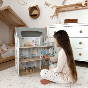 Valge puidust nukumaja koos terrassi ja tarvikutega