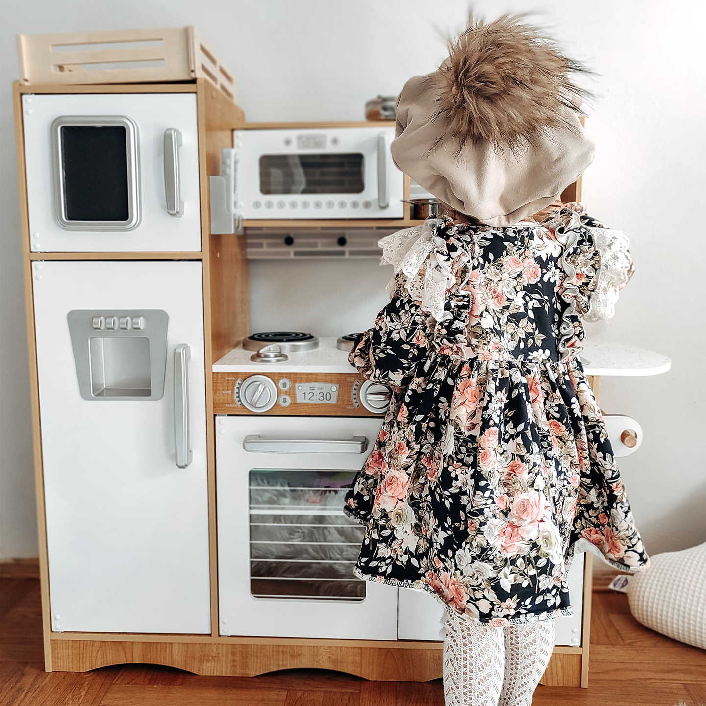 XXL puidust köök koos LED-valgustuse, esiplaadi ja tarvikutega