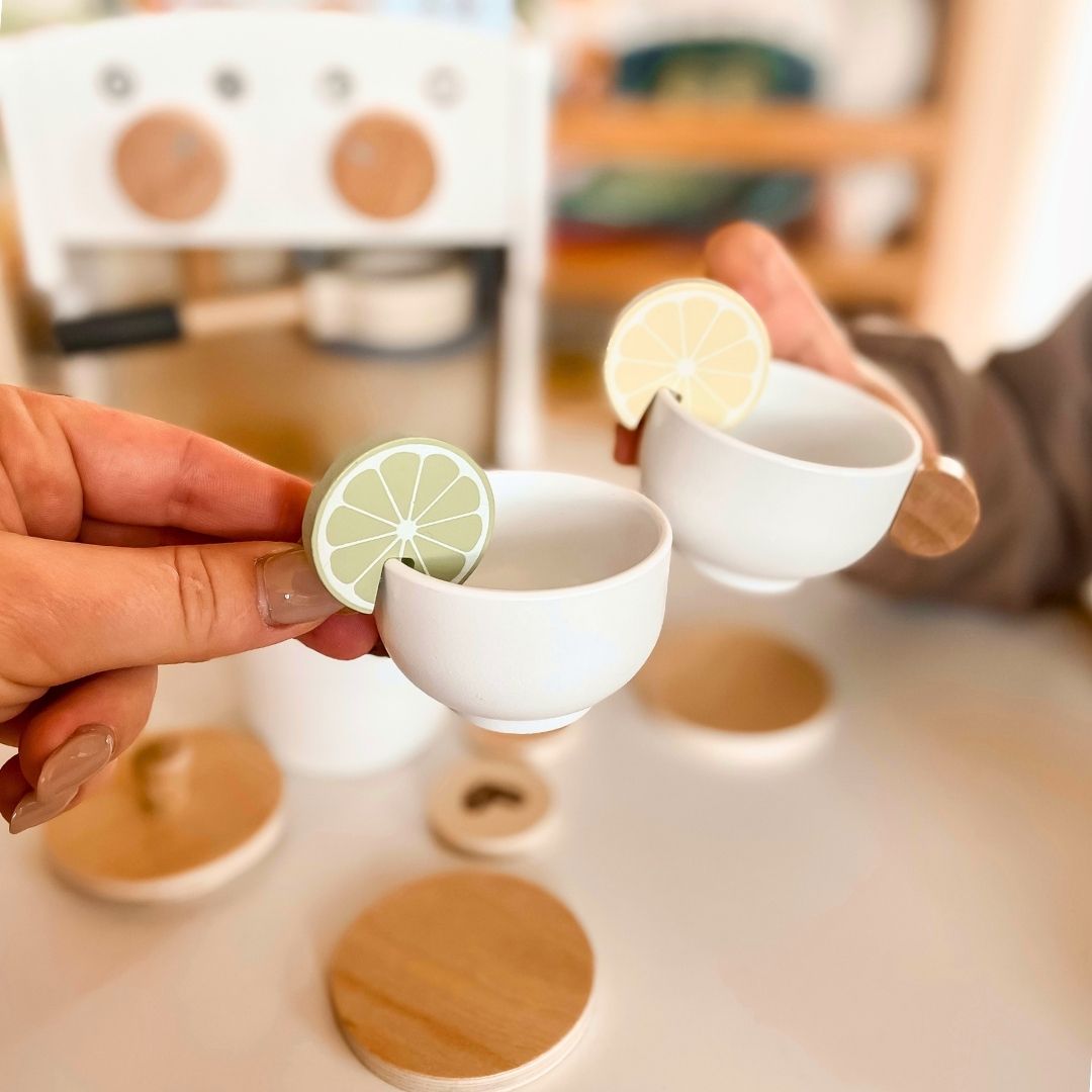 Puidust kohvi- ja teekeetja koos tarvikutega - kohvipood