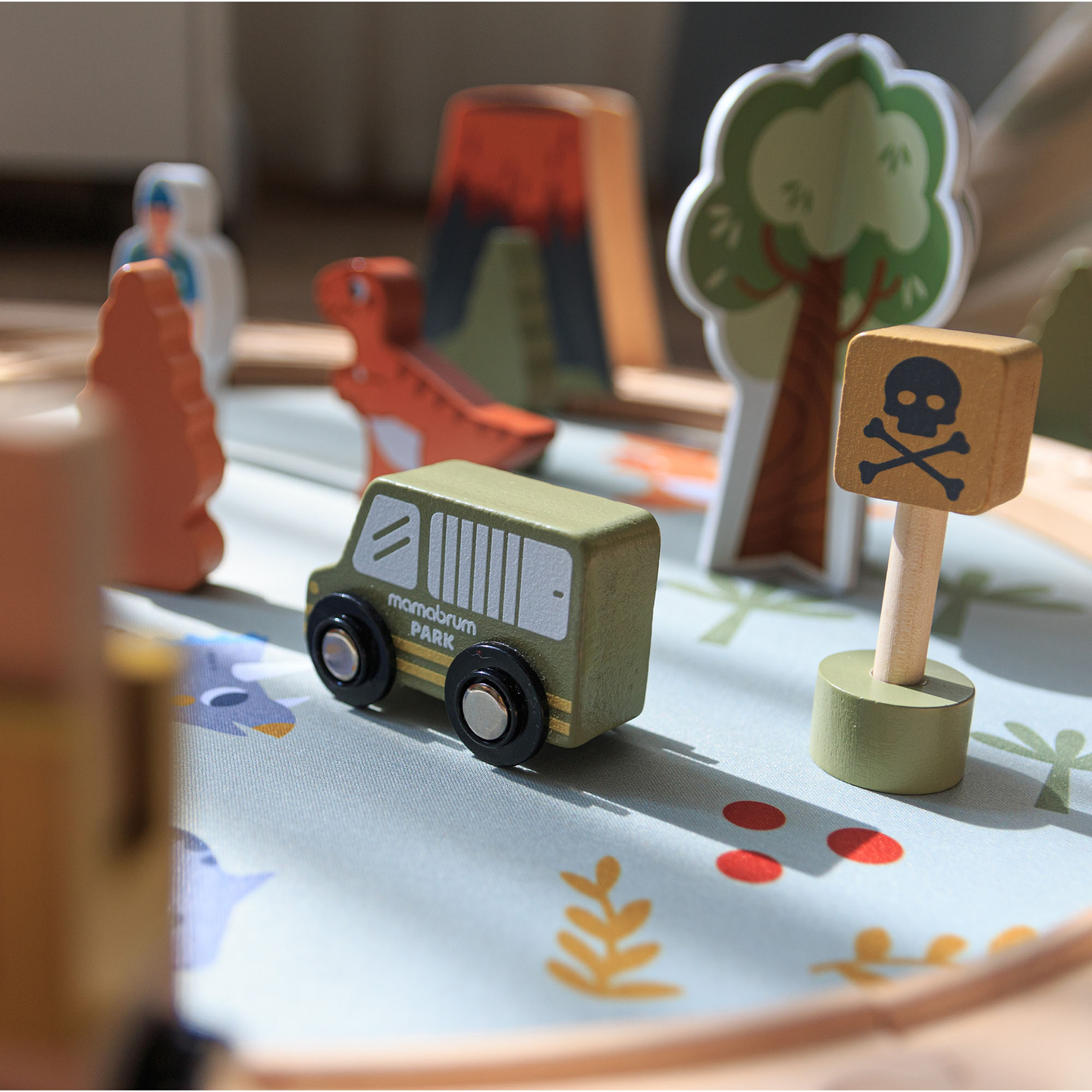 Dino Park puidust rong libisemisvastase matiga - dinosaurused, rong, rööpad, vulkaan, kell