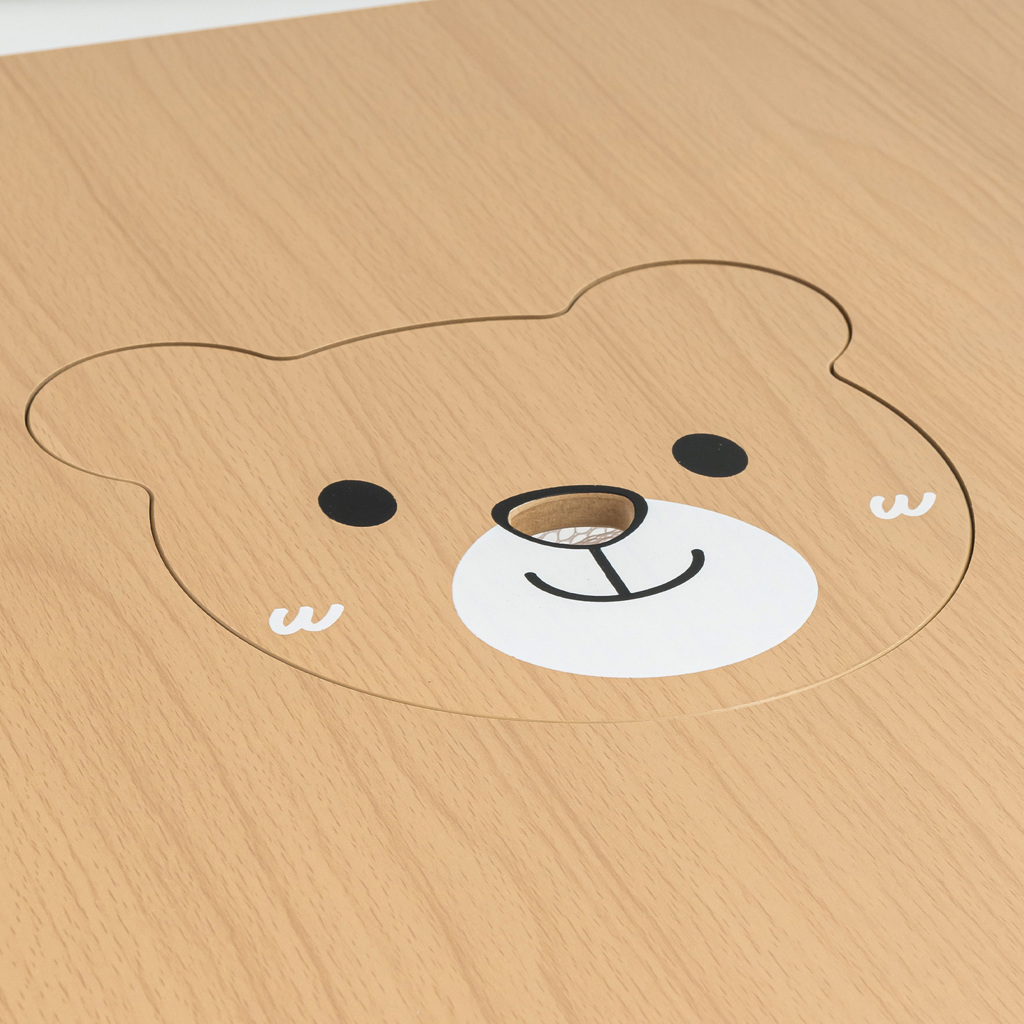 Puidust laud panipaigaga ja 2 tooli. Lastekomplekt - armas kaisukaru