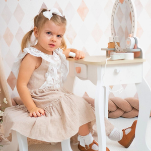 Puidust garderoobilaud koos tugitooli ja tarvikutega