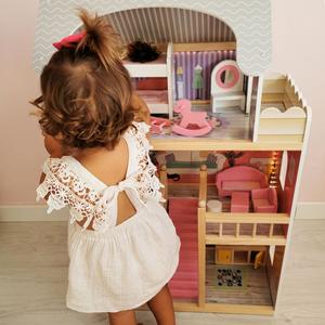 Suur puidust 3-korruseline nukumaja koos terrassi, mööblikomplekti ja LED-valgustusega!