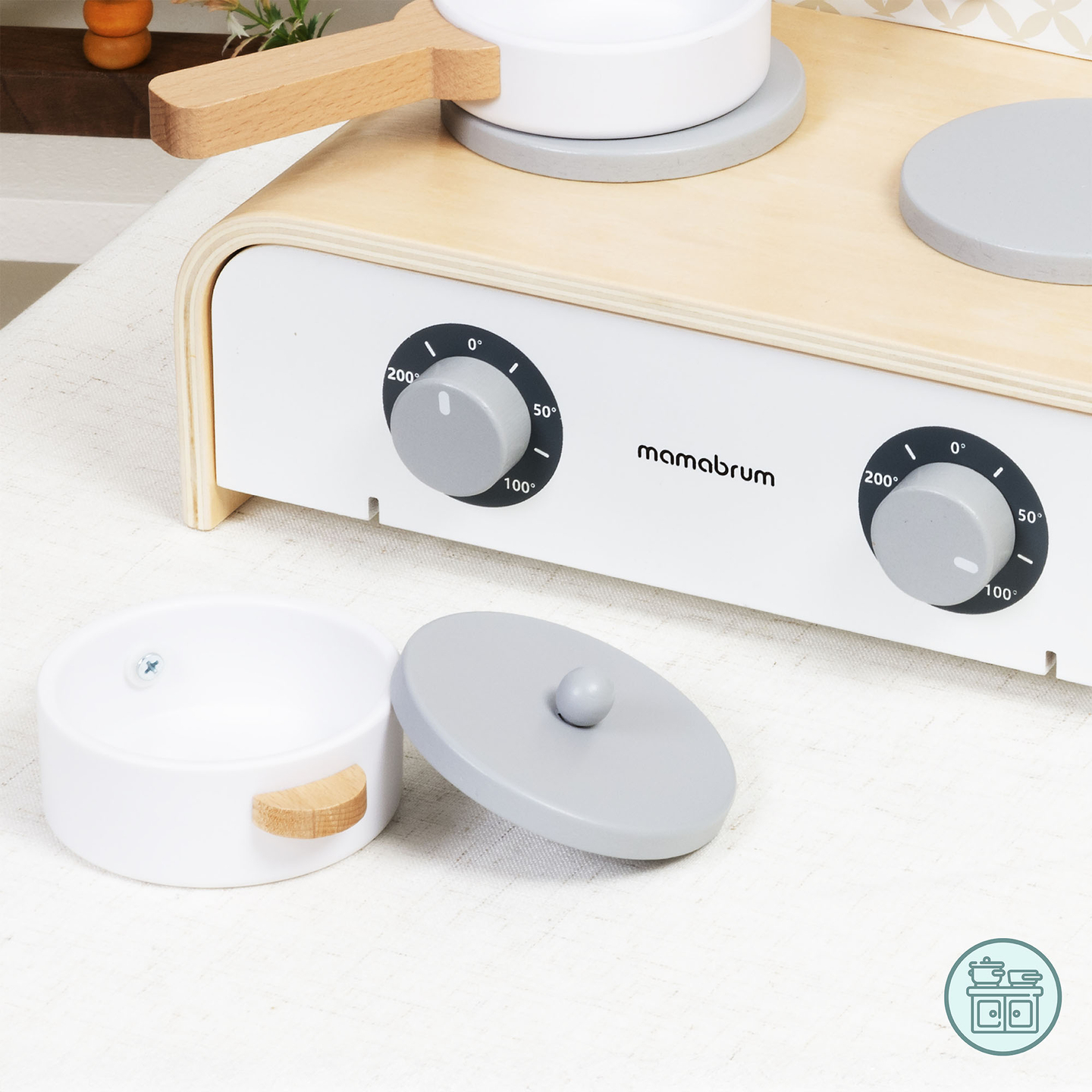 Mamabrumi puidust kokkupandav köök lastele - komplekt pottide, köögitarvikute ja hoiuruumiga