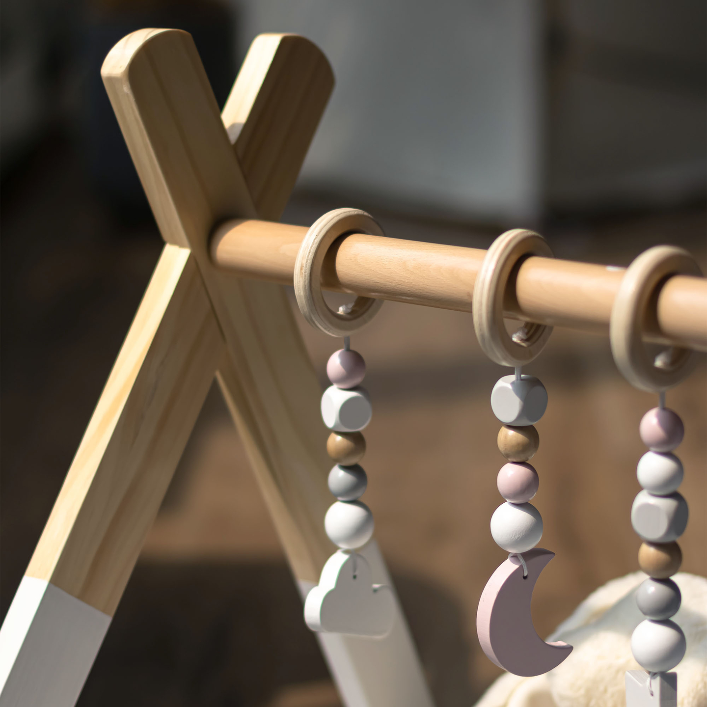 Baby Gym puidust hariv statiiv - valge värvus