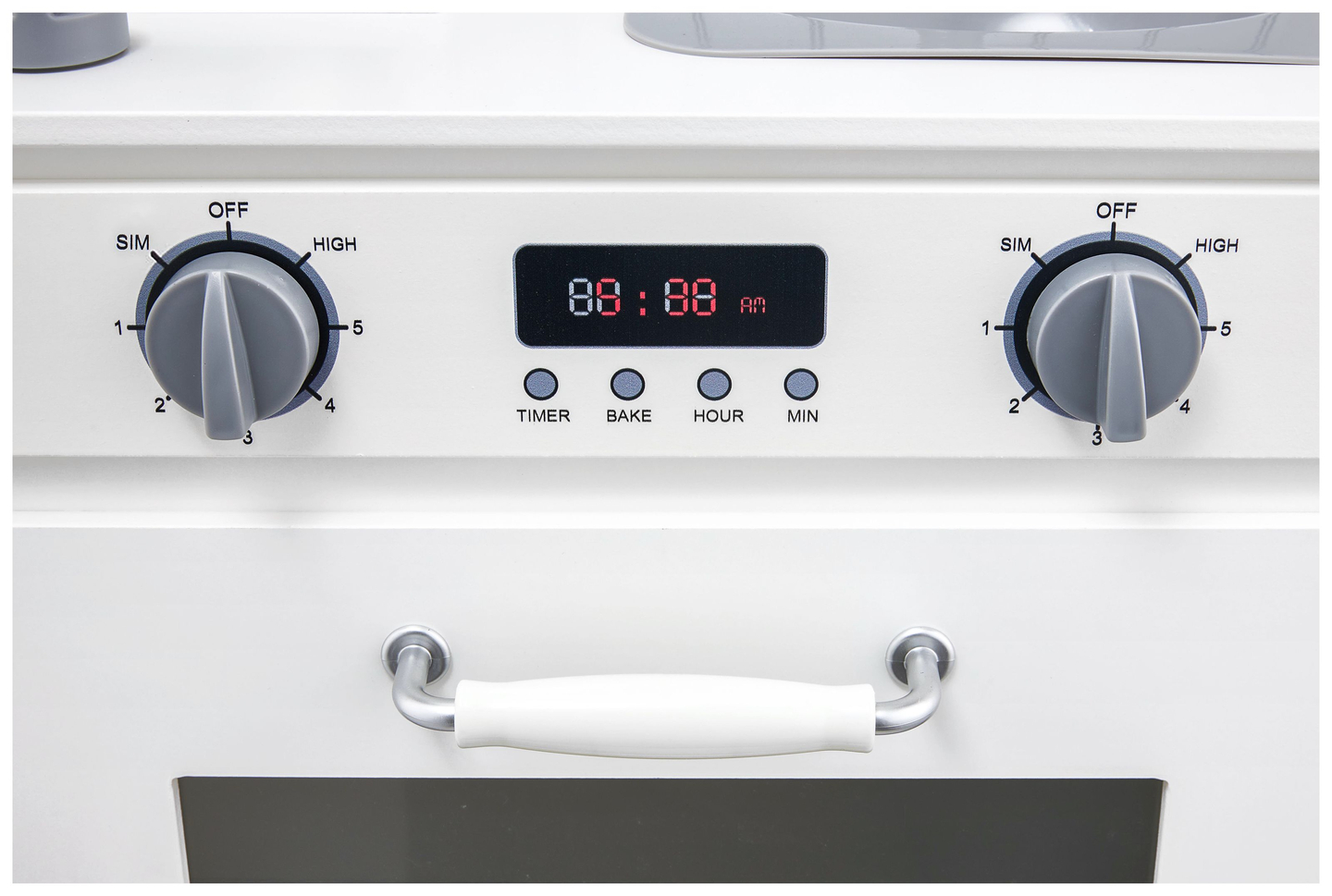 Valge puidust köök koos esiliistu, aksessuaaride ja LED-lambiga