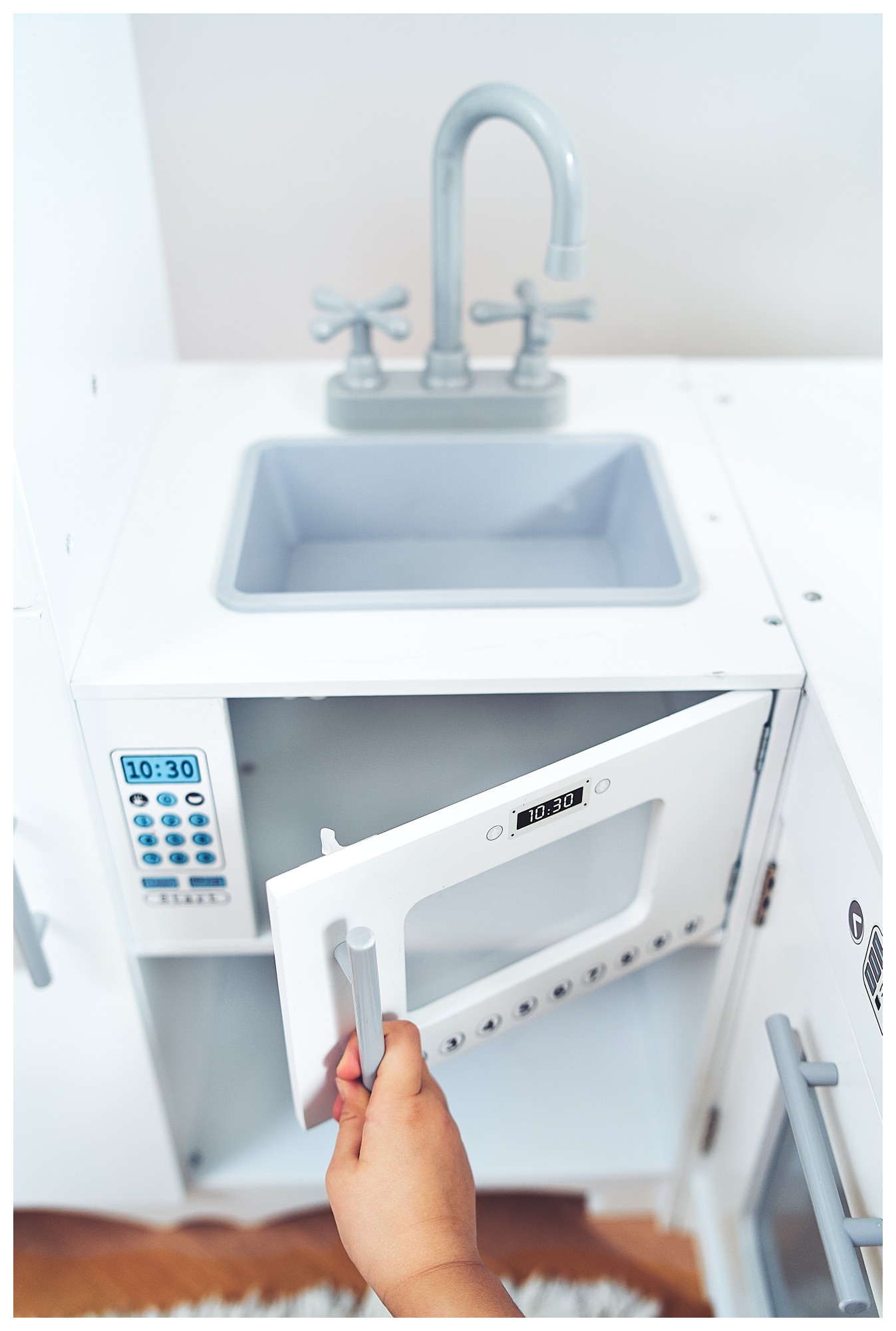 Nurgas puidust XXXL köök koos külmiku, ahju, pesumasina, esiliistu ja tarvikutega