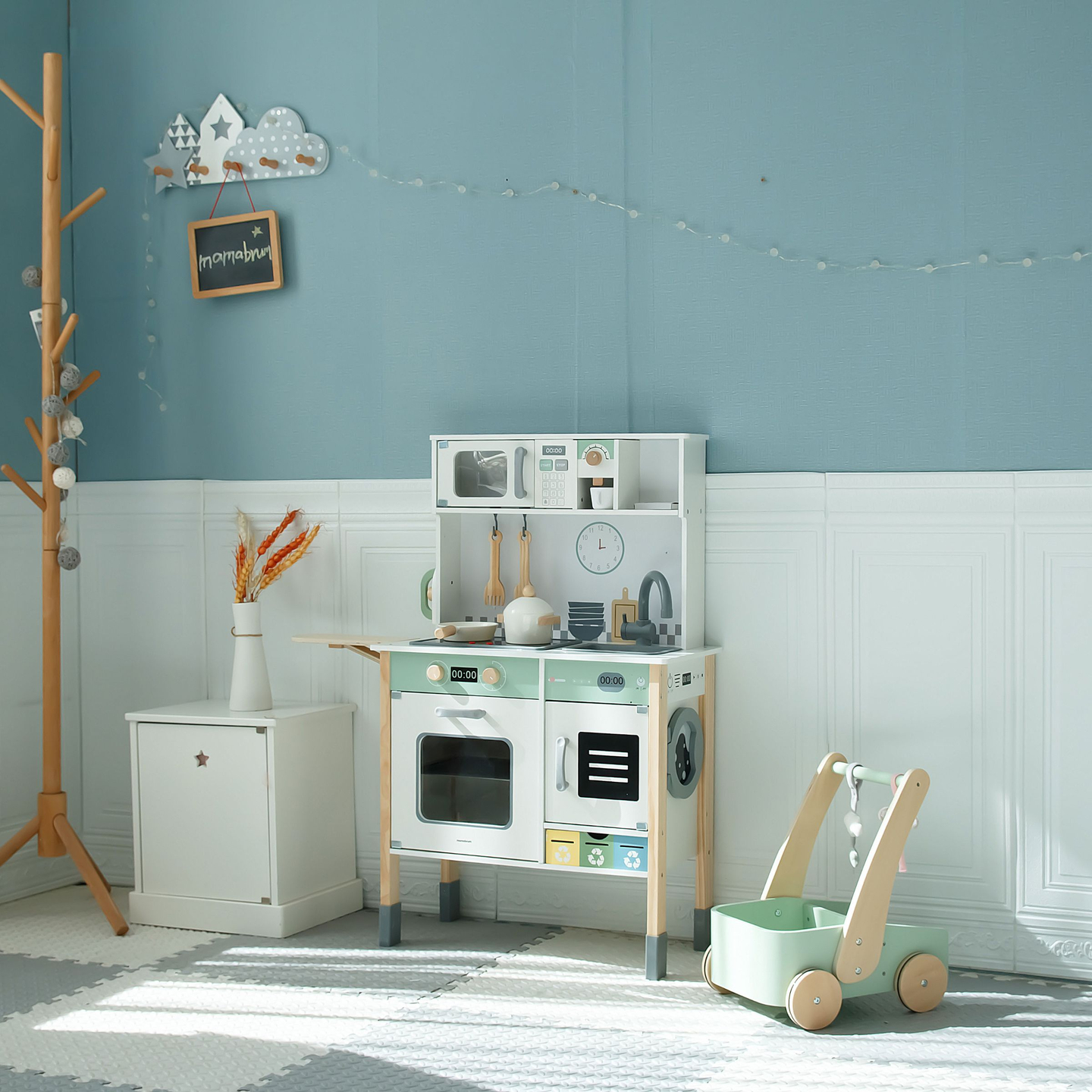 Interaktiivne köök koos pesumasina, nõudepesumasina ja kriiditahvliga