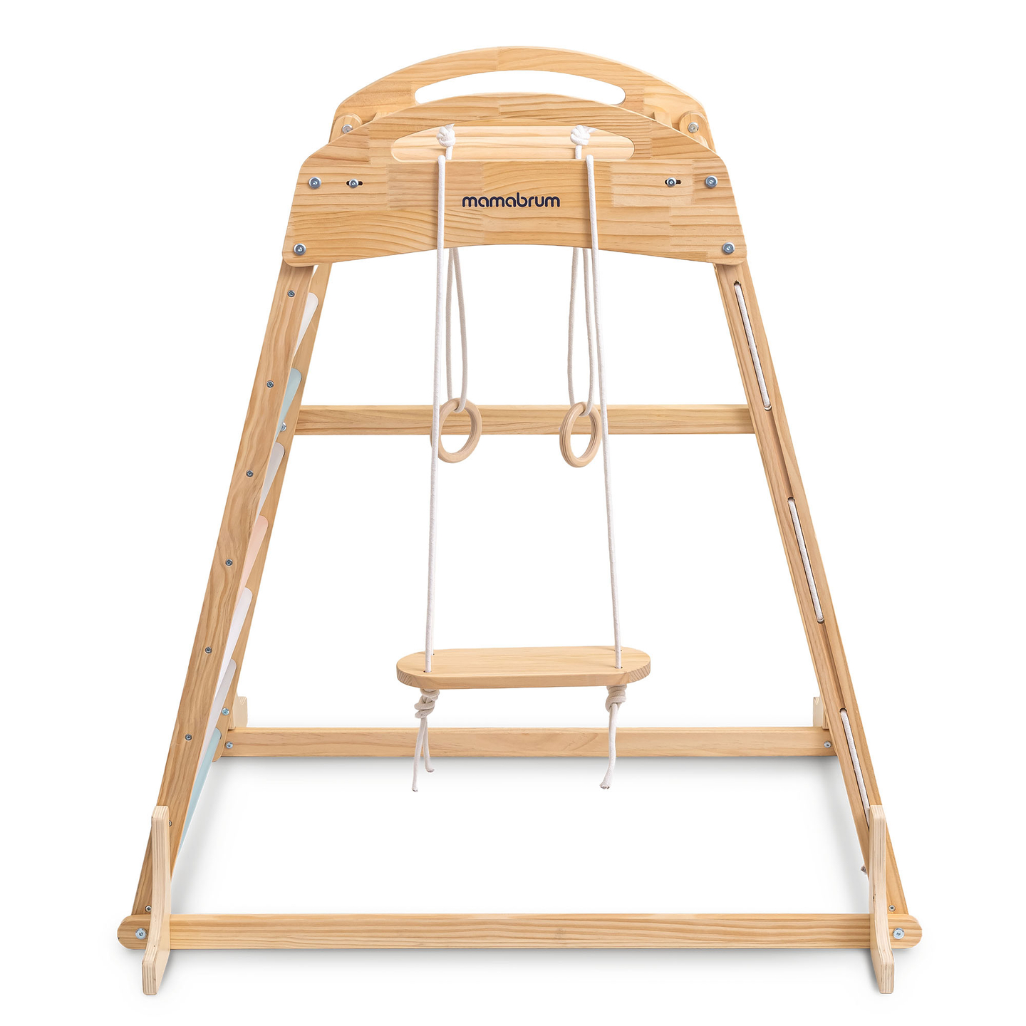 Puidust sisemänguväljak kiige, võimlemisrõngaste ja ronimisvõrguga