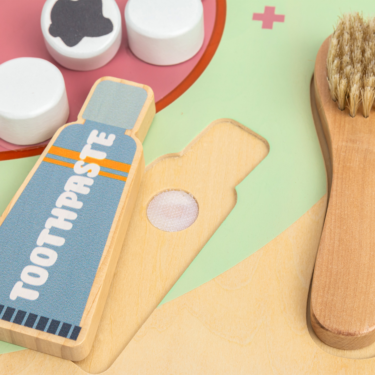 Puidust Montessori õppelaud Väike hambaarst - hambahari, hambapasta, eemaldatavad hambad, peegel, toit, õppimismaitsed