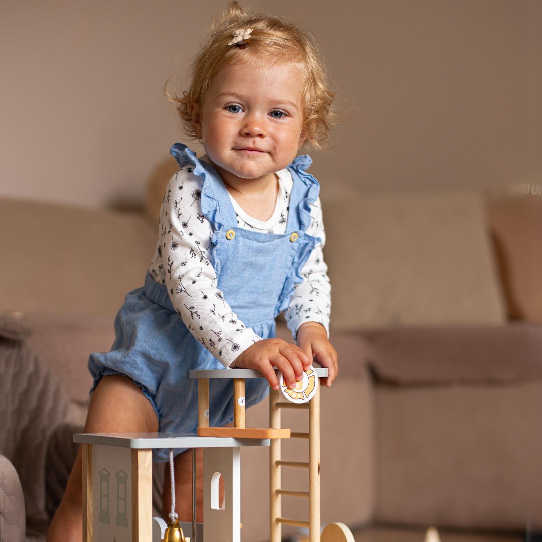 Puidust tuletõrjejaam koos tarvikutega, tuletõrjeüksus