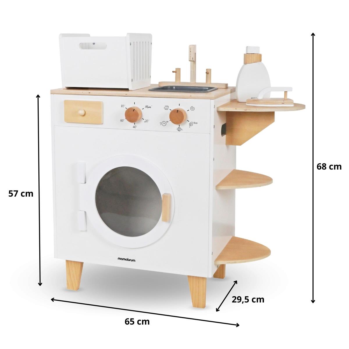 Puidust pesumasin koos triikraua, korvi ja pesuvahendiga