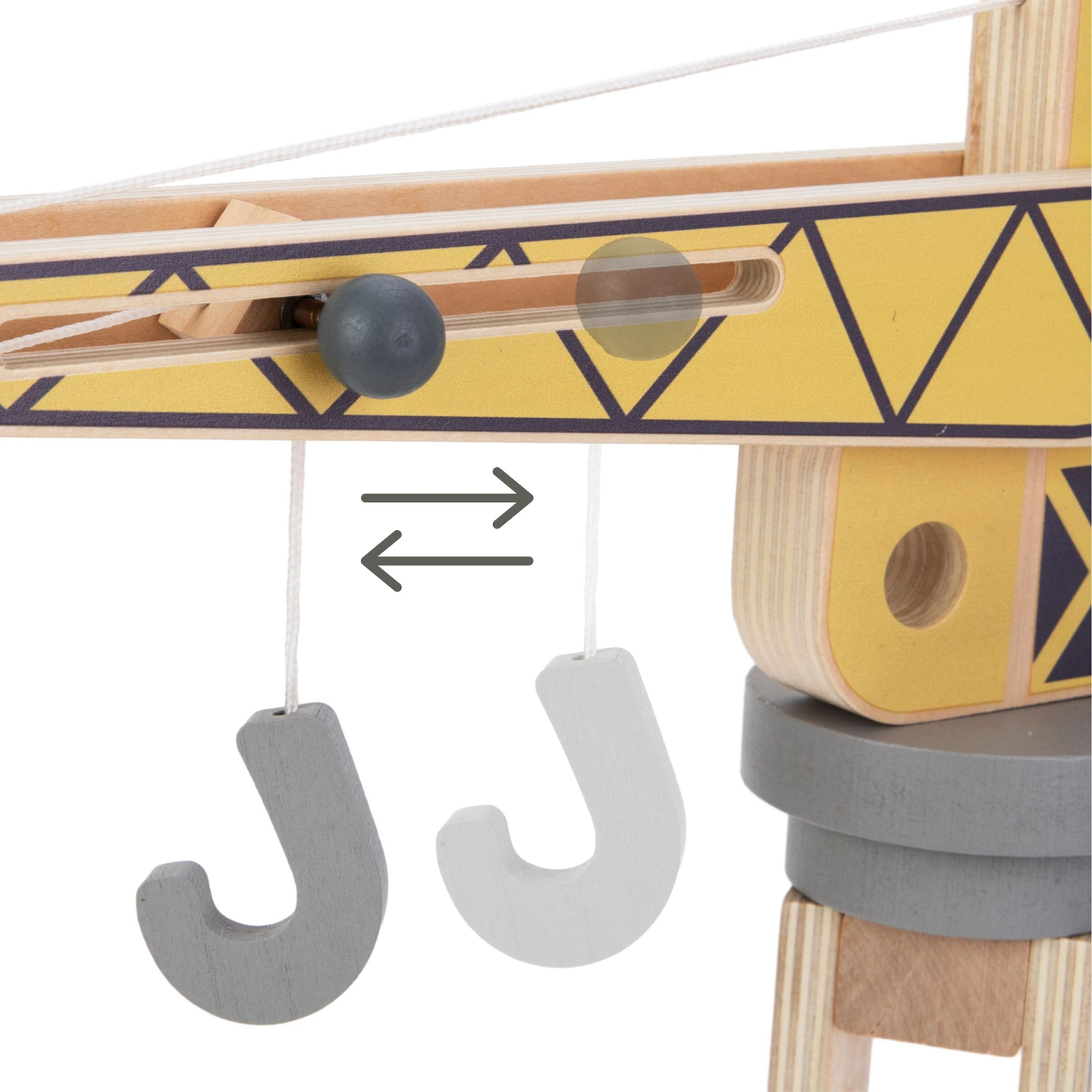 Puidust ehitusplats koos suure liikurkraana ja sõidukitega, tornkraana