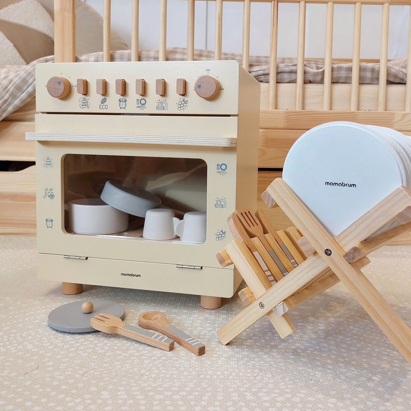 Puidust nõudepesumasin koos tarvikutega