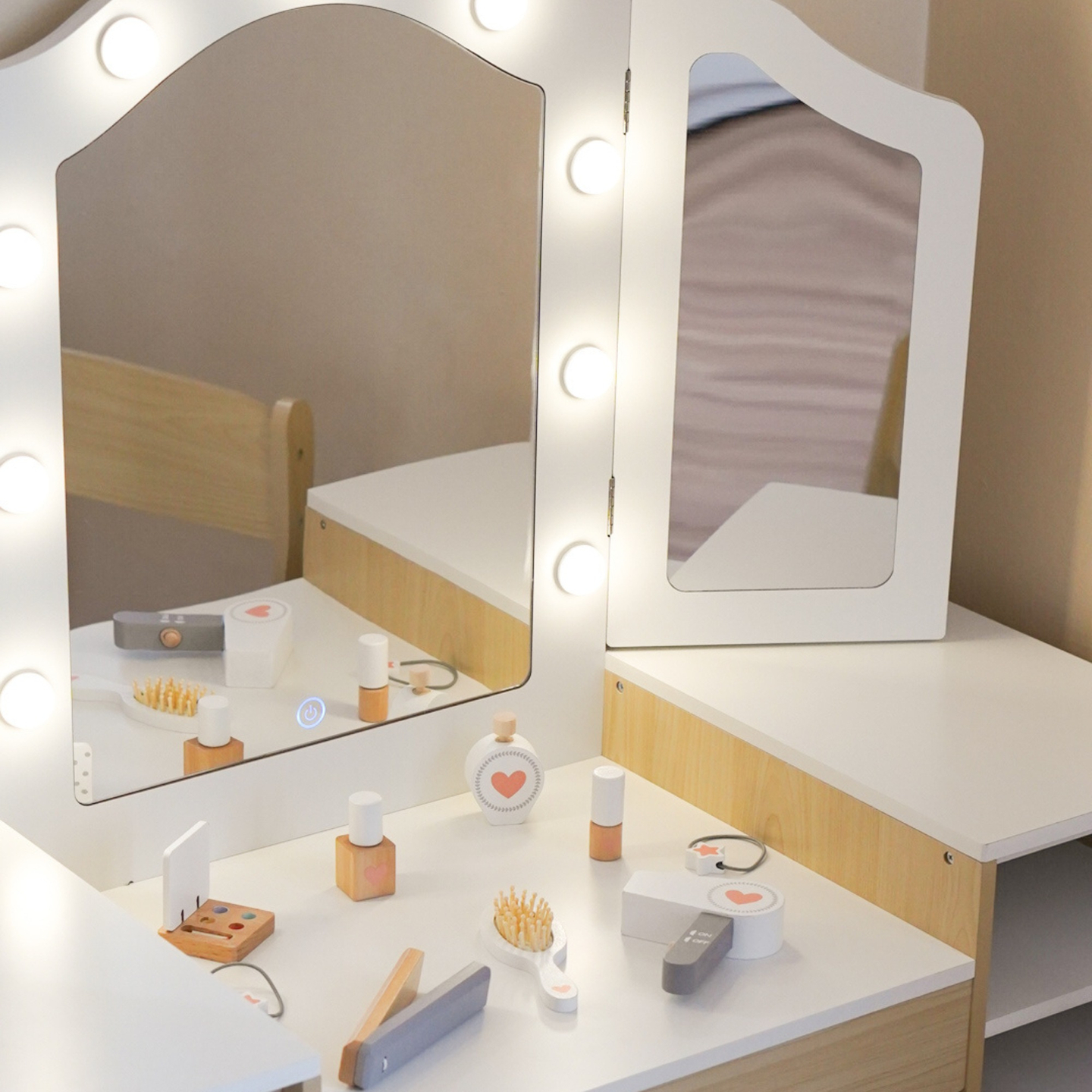 Puidust laste riietuslaud koos tooli, tarvikute ja LED-valgustusega