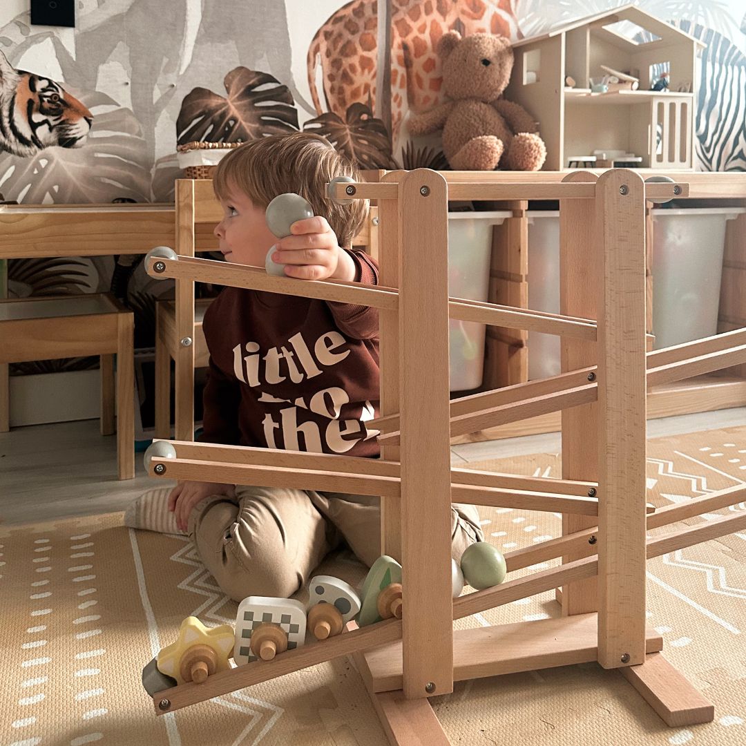 Suur puust ummiktee - liumägi pöörlevate elementidega