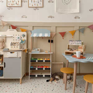 Köögiviljapood - puust kiosk kastidega, kassaaparaat ja terminal 