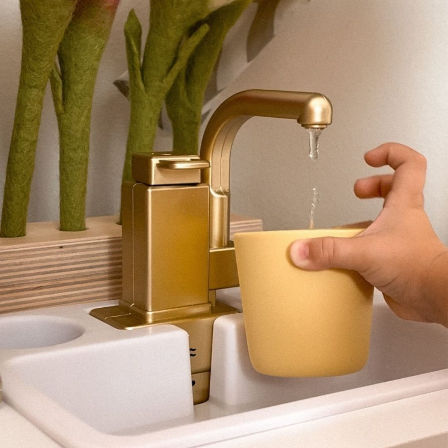 XXXXL suur puidust interaktiivne köök LED-valgustusega, pesumasin, mikrolaineahi, kohvimasin ning puu- ja köögiviljakomplekt - 50 elementi