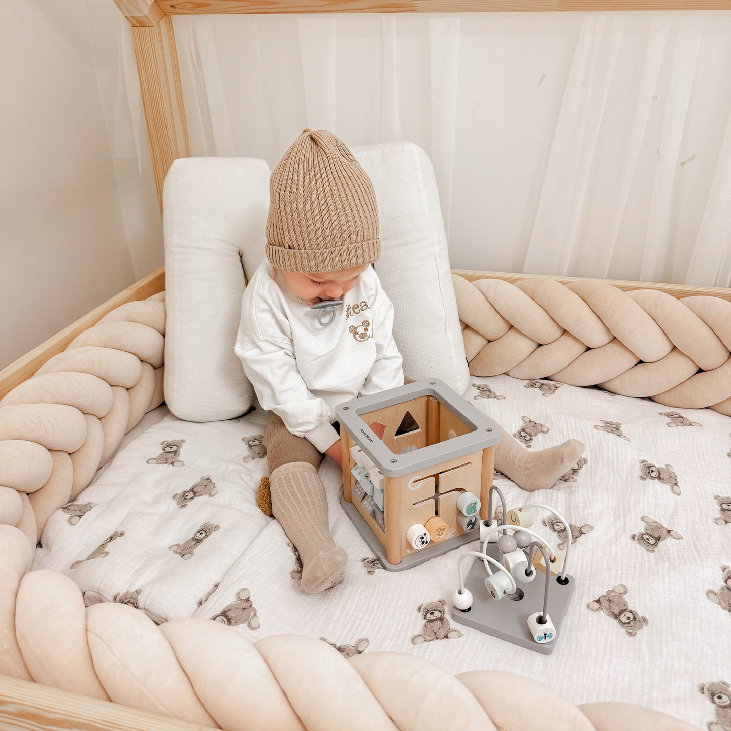 Montessori puust hariduslik kuubik - motoriline silmus