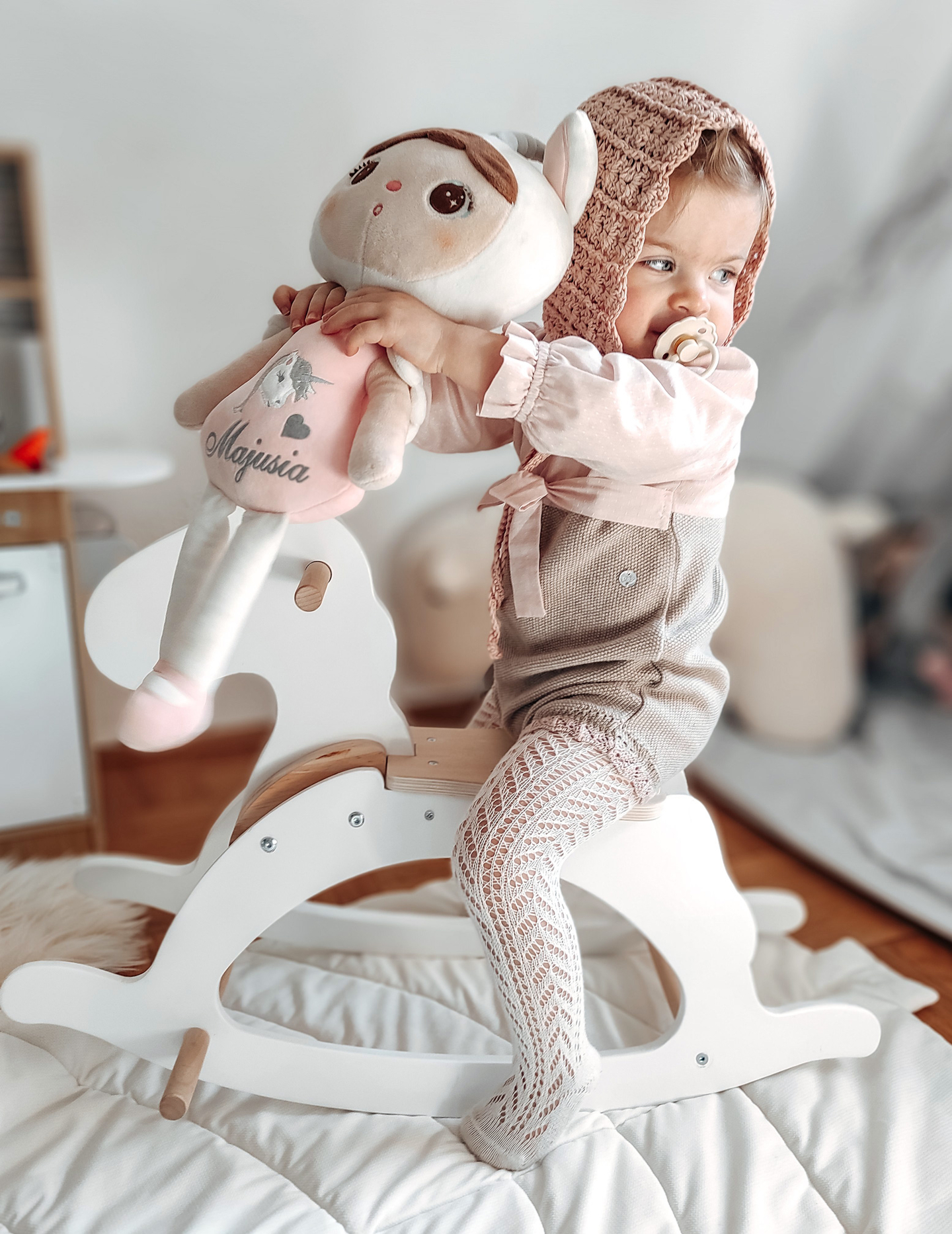 Puidust kiikhobune - valge - alates 12 kuud.