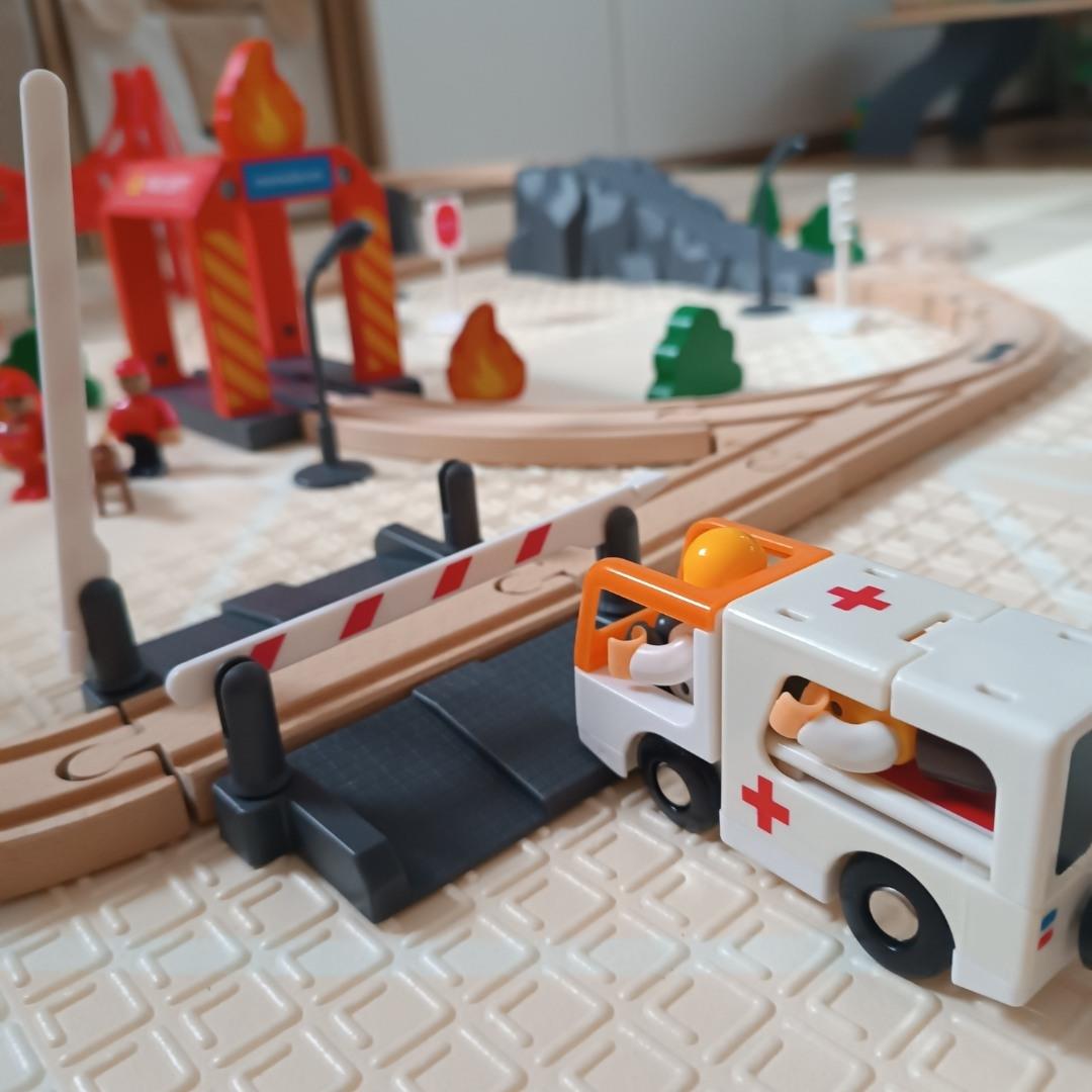 Puidust rong, akuga rong - Tuletõrje, rööpad, autod, sillad, tõkkepuu