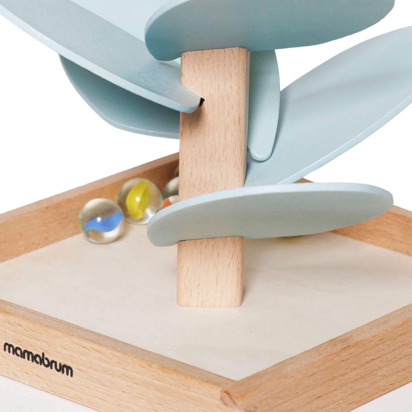 Puidust kulodroom - pallidega helipuu