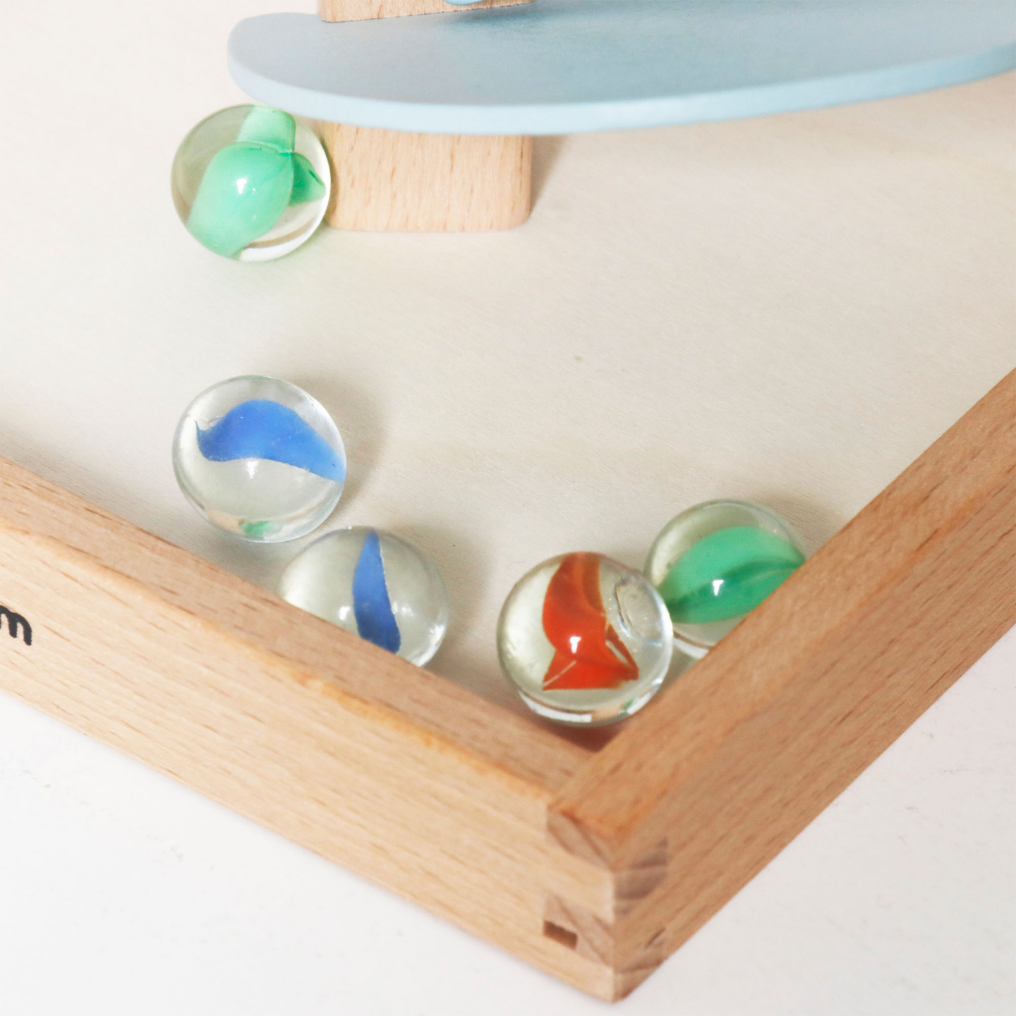 Puidust kulodroom - pallidega helipuu