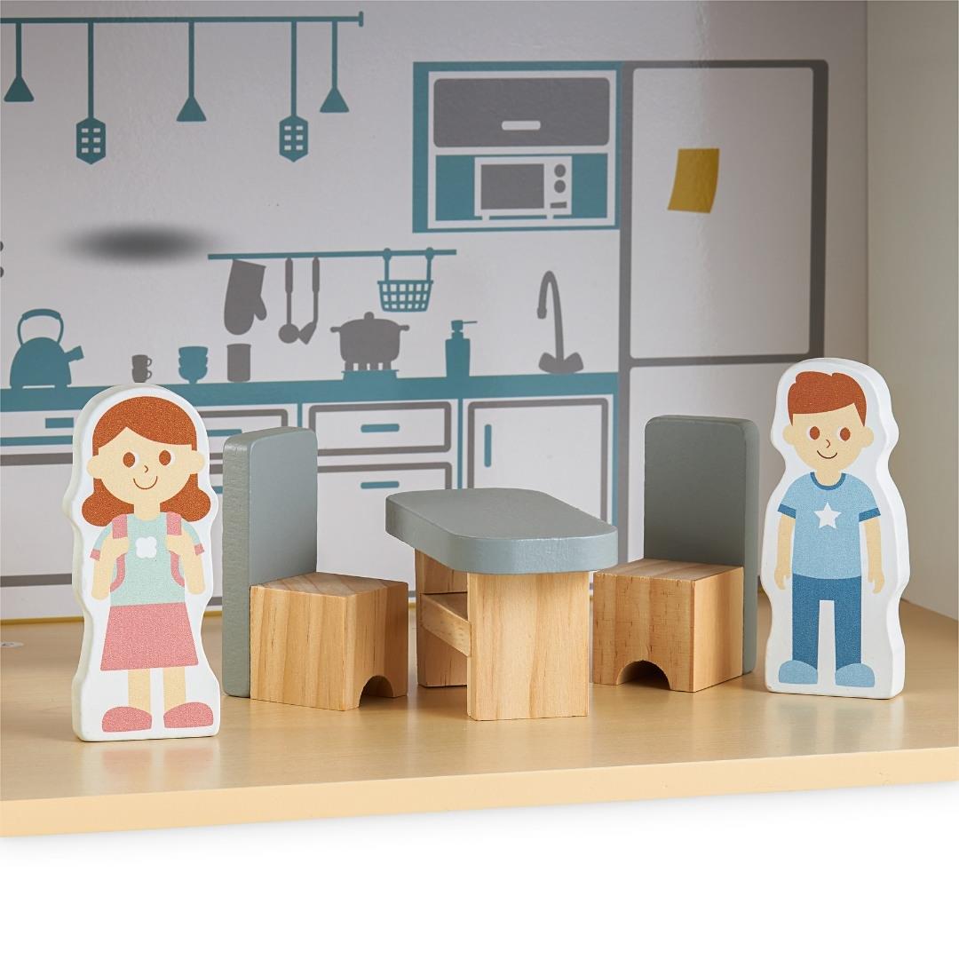 Valge puidust nukumaja koos terrassi ja tarvikutega