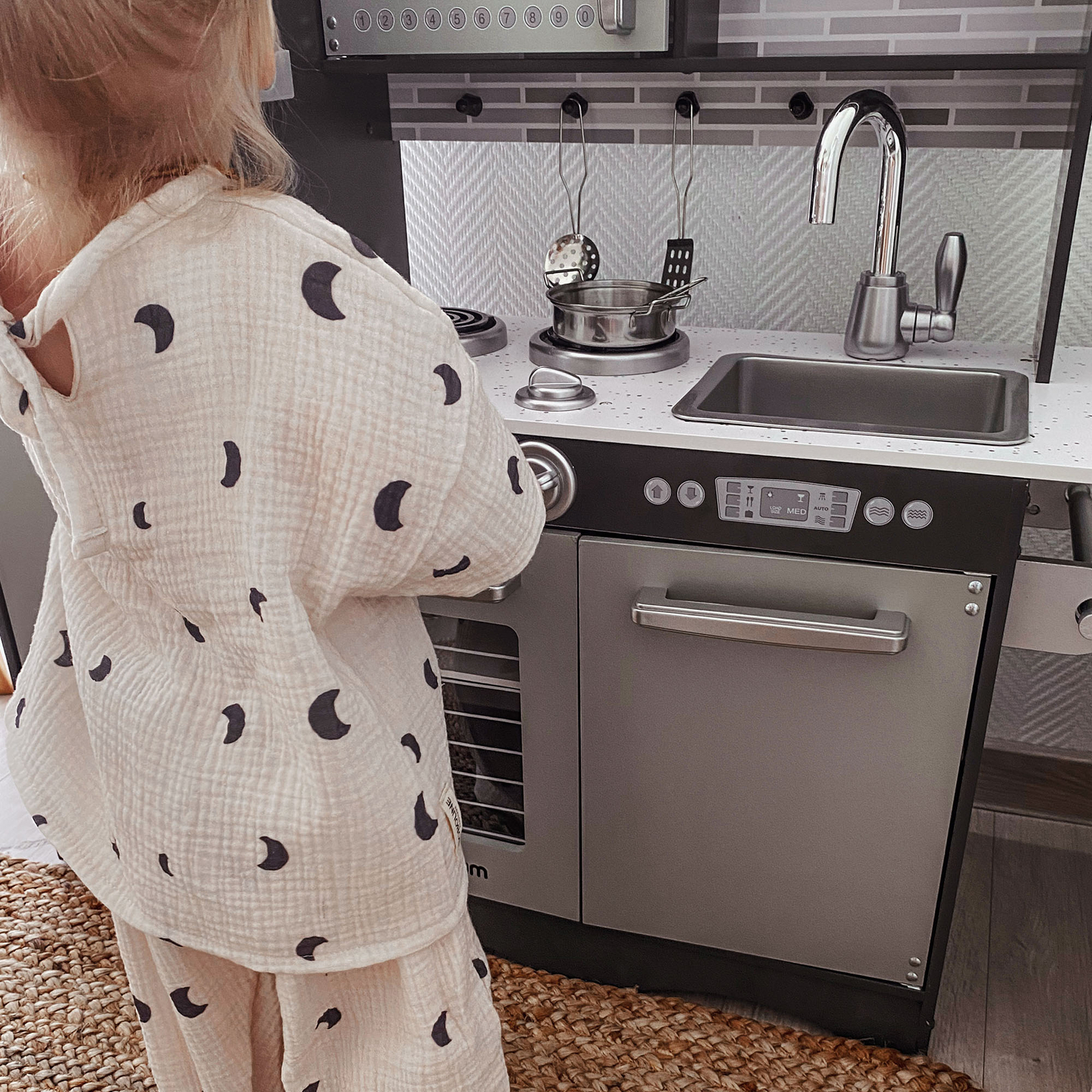 XXL puidust köök koos LED-valgustuse, esiplaadi ja tarvikutega