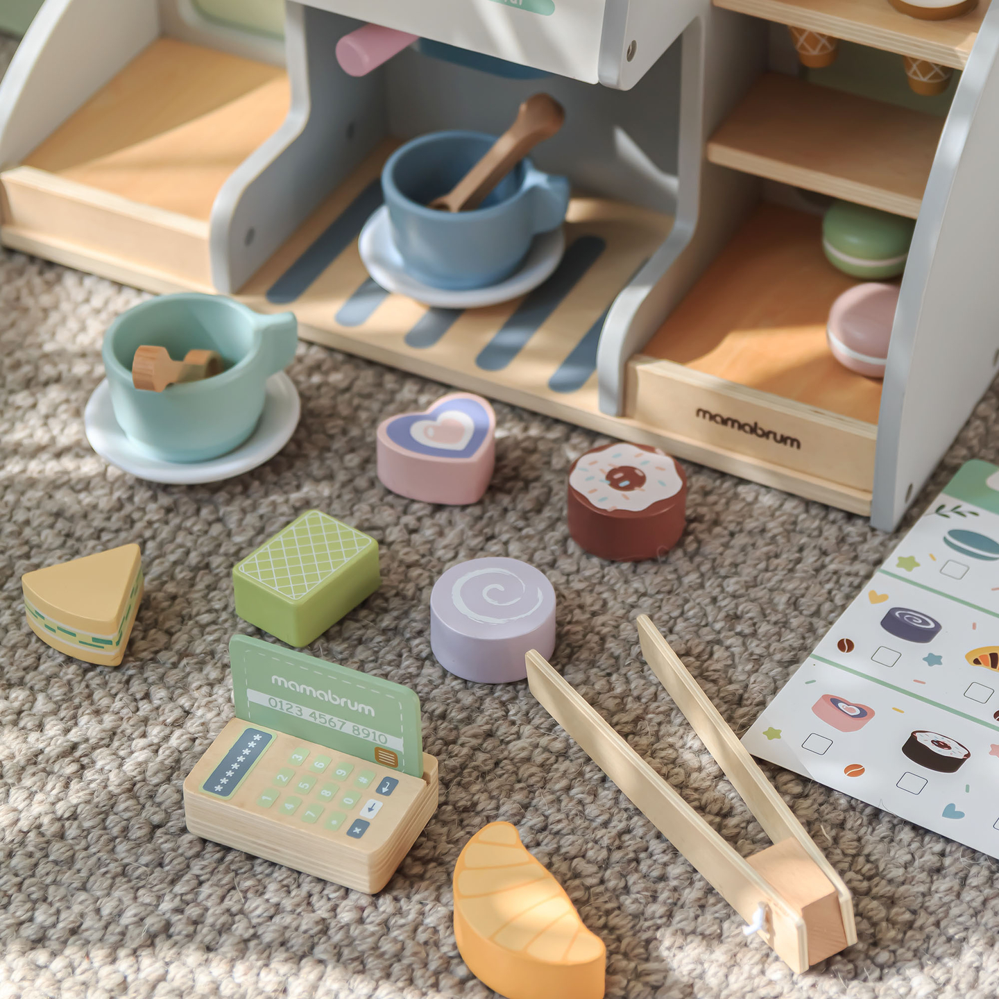 Suur puidust jäätisekohvik koos magnetlaua, kohvimasinaga ning jäätise- ja magustoidukomplektiga - üle 70 tüki!