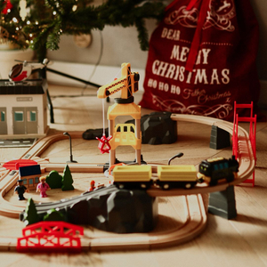 Puidust raudtee, akuga rong - Linn: rööpad, autod, sild, lennujaam