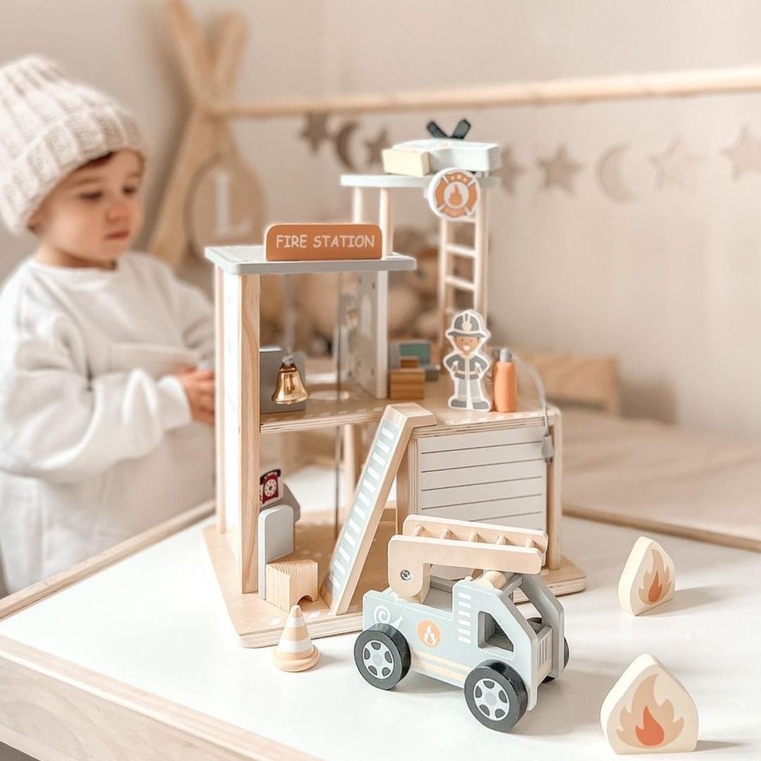 Puidust tuletõrjejaam koos tarvikutega, tuletõrjeüksus