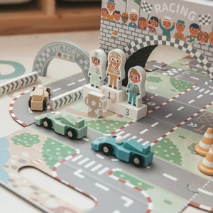 Magnetkohver võidusõiduraja, puidust sõidukite ja teetarvikutega