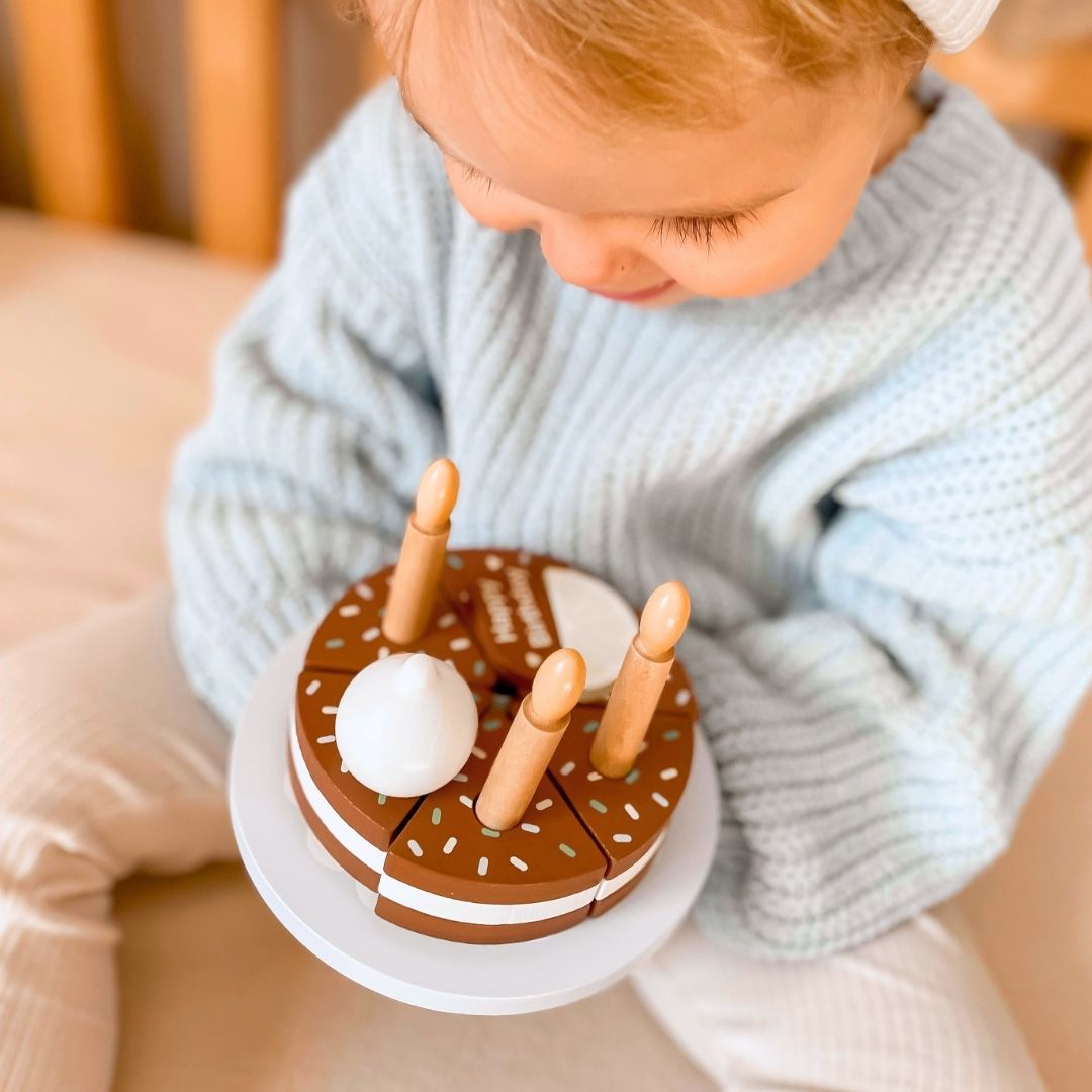 Puidust sünnipäevatort lõikamiseks