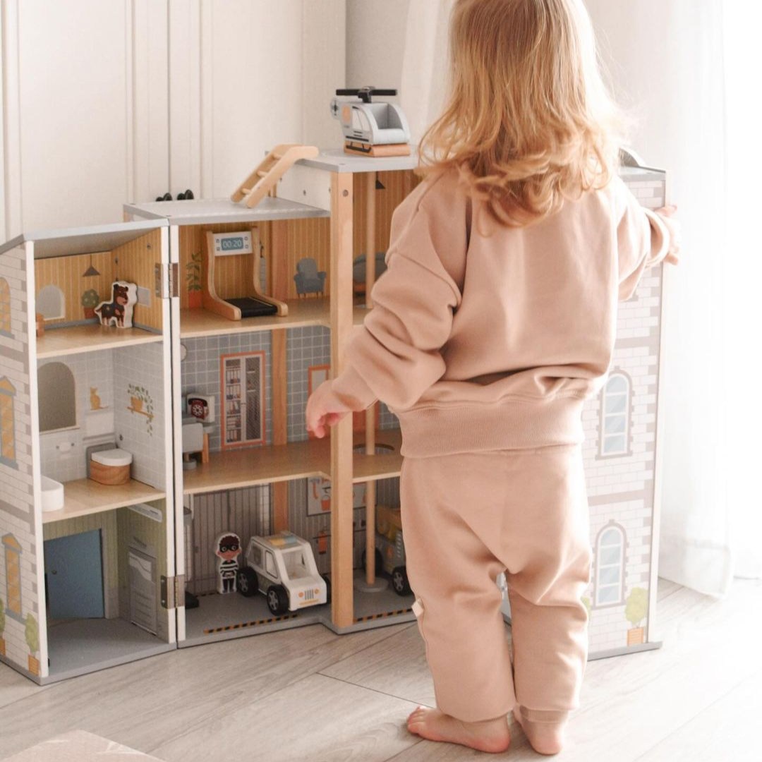 Suur kokkupandav tuletõrjejaam koos politseijaamaga - puidust komplekt. Tuletõrjejaam ja politseijaam koos tarvikutega.