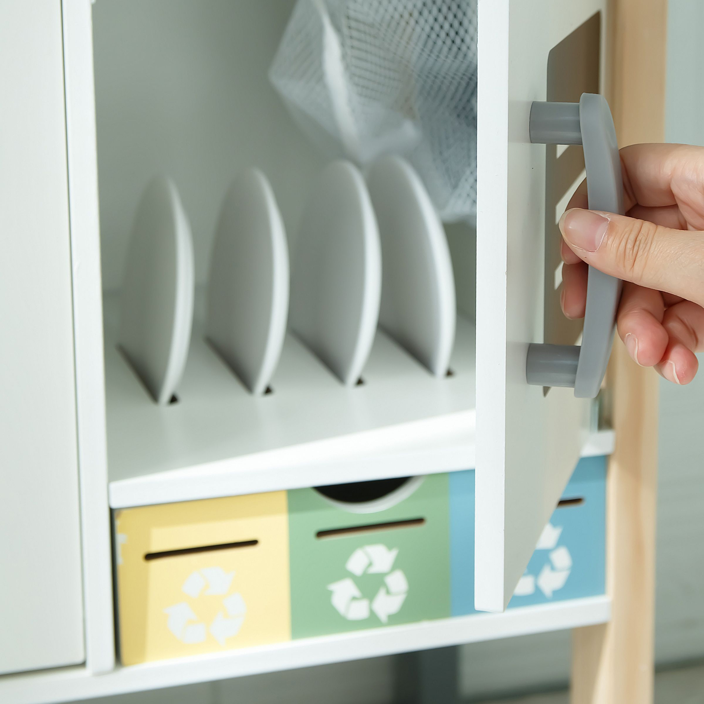 Interaktiivne köök koos pesumasina, nõudepesumasina ja kriiditahvliga