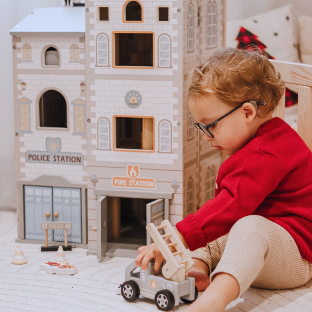 Suur kokkupandav tuletõrjejaam koos politseijaamaga - puidust komplekt. Tuletõrjejaam ja politseijaam koos tarvikutega.