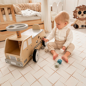 Puidust jalgratas, auto, klotsidega auto