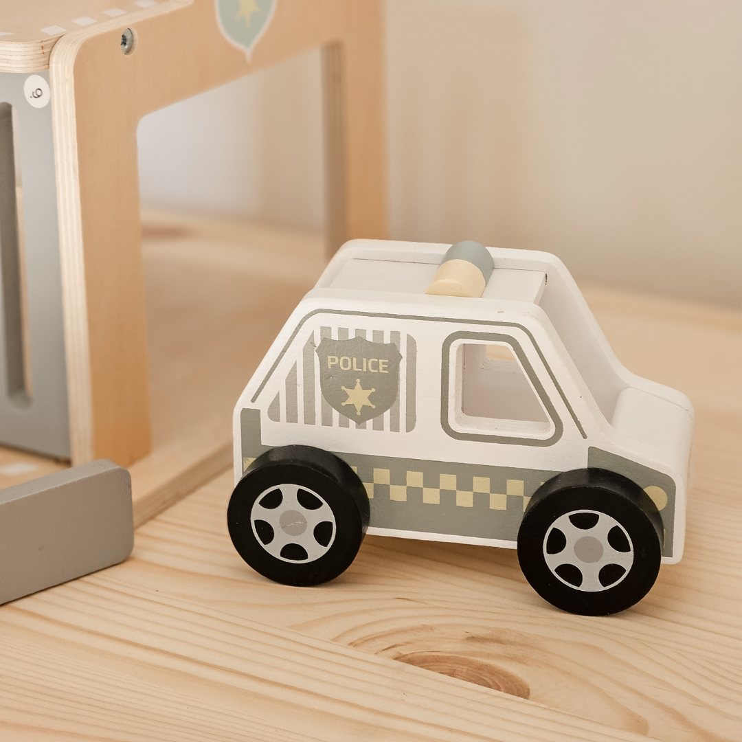 Puidust politseijaoskond koos tarvikutega