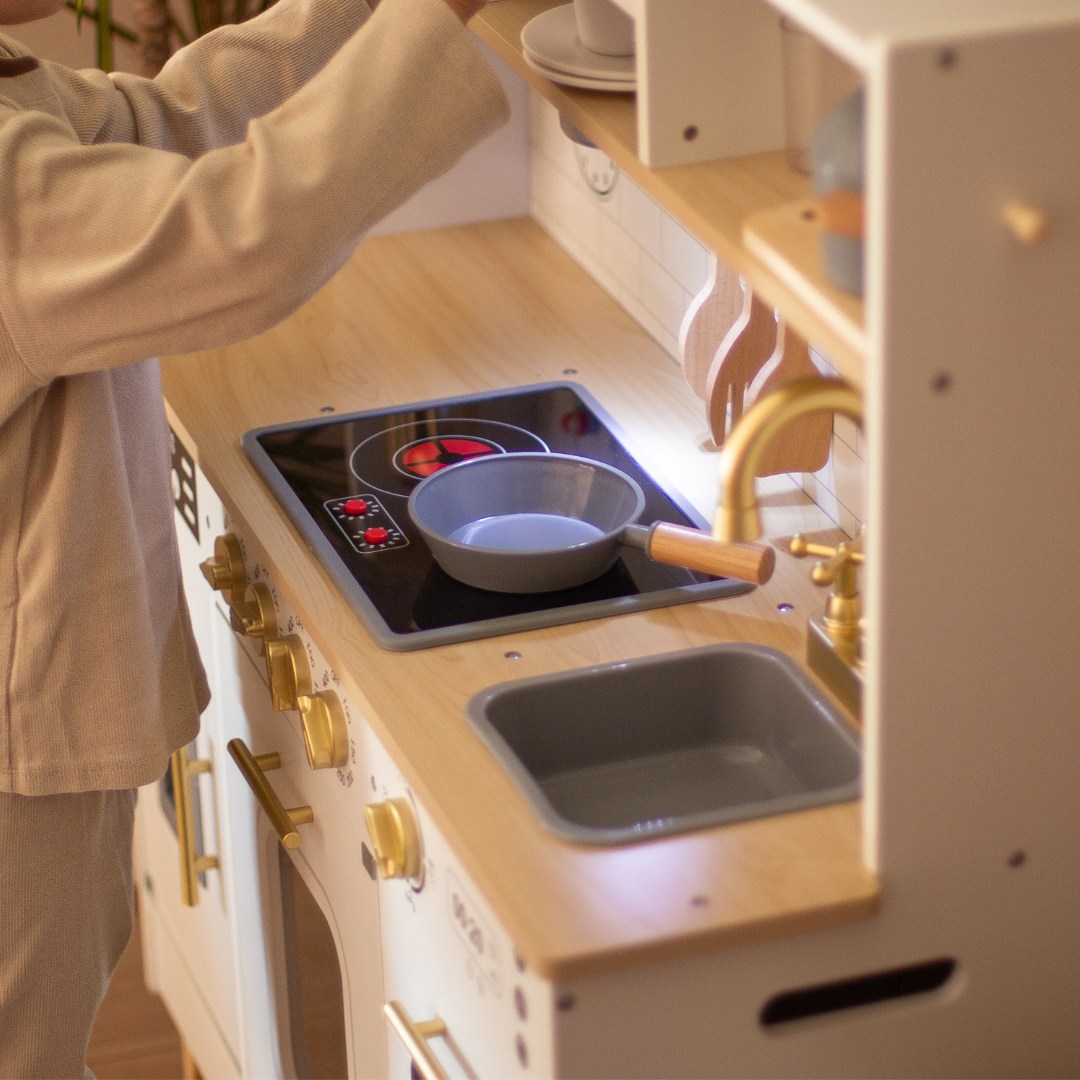 Interaktiivne XXL puidust köök koos tarvikute ja LED valgustusega - kahetasandiline