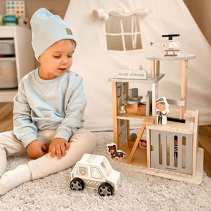 Puidust politseijaoskond koos tarvikutega