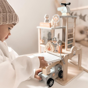 Puidust tuletõrjejaam koos tarvikutega, tuletõrjeüksus