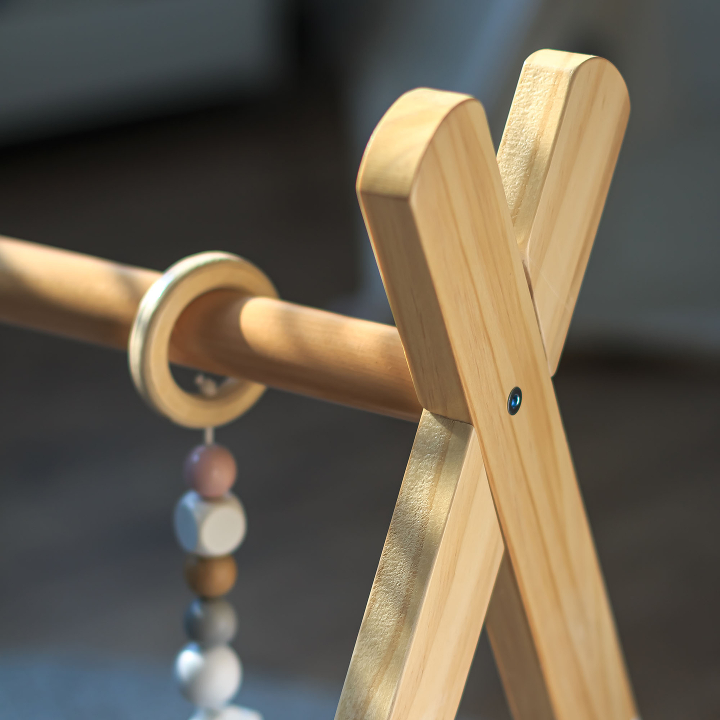 Baby Gym puidust hariv statiiv - valge värvus