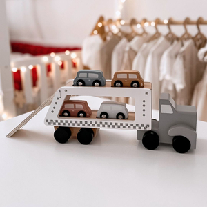 Puidust veoauto haagis koos 4 autoga