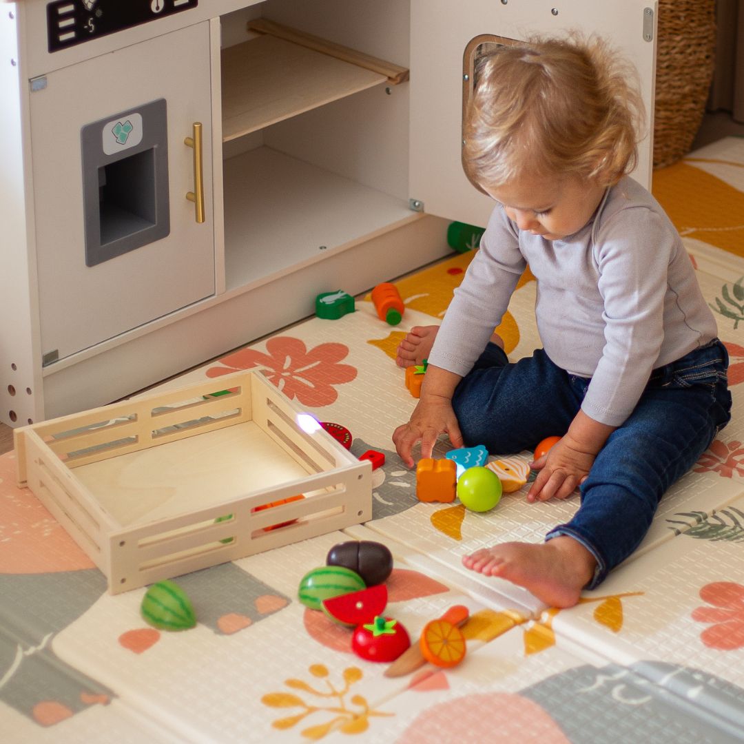 Puidust puu- ja köögiviljad lõikamiseks