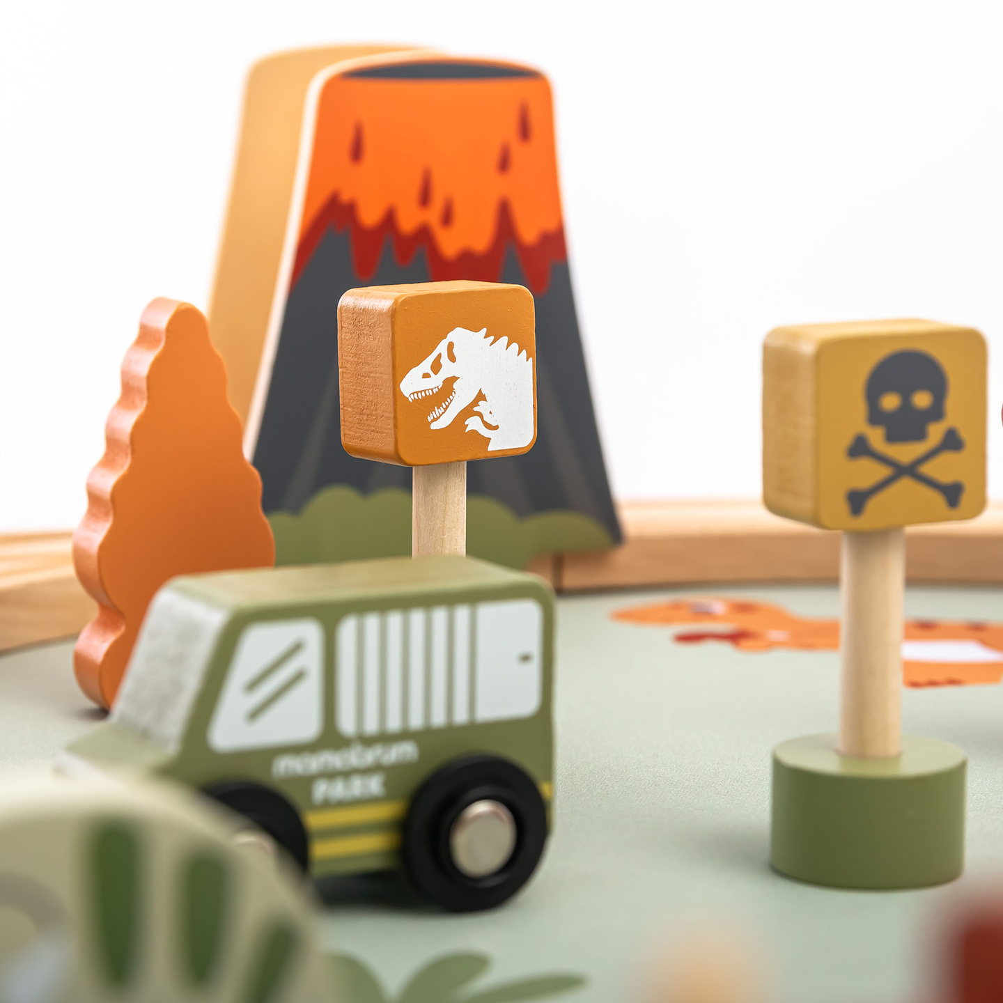 Dino Park puidust rong libisemisvastase matiga - dinosaurused, rong, rööpad, vulkaan, kell