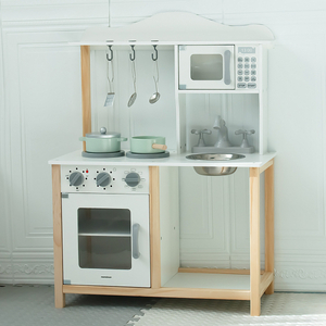 Puidust lasteköök koos mikrolaineahjuga