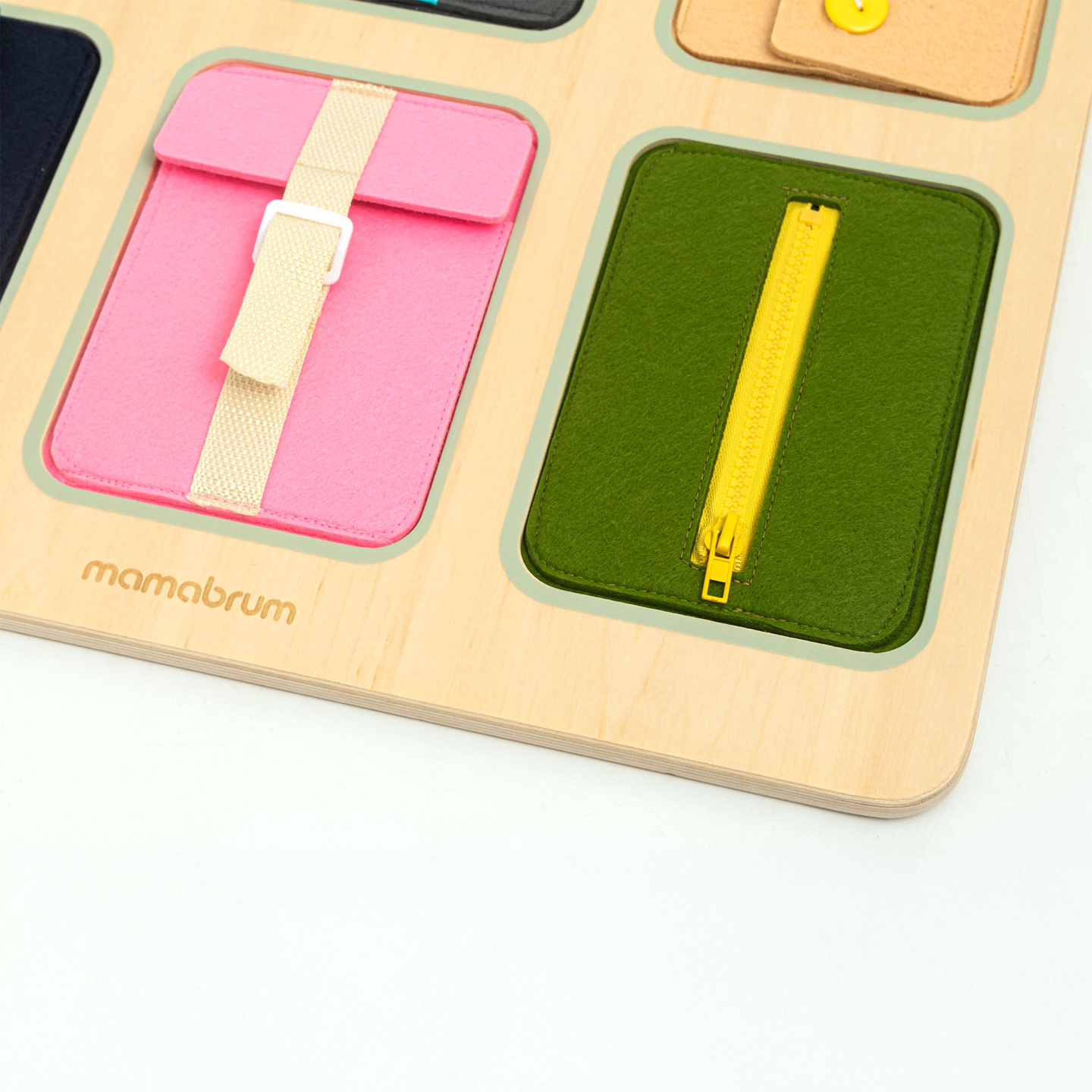 Puidust Montessori manipulatiivlaud – sensoorne iseseisvuse õppimine - paelad, pandlad, nööbid, trukid, lukk