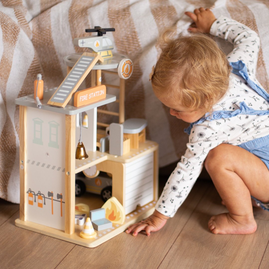 Puidust tuletõrjejaam koos tarvikutega, tuletõrjeüksus