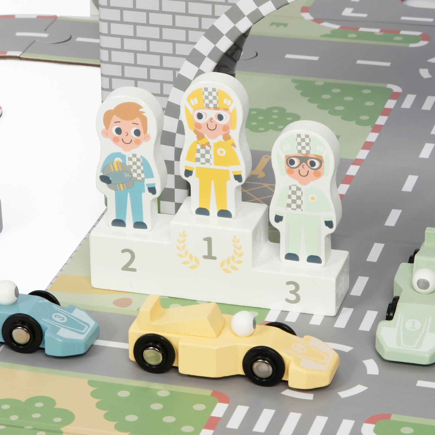 Magnetkohver võidusõiduraja, puidust sõidukite ja teetarvikutega